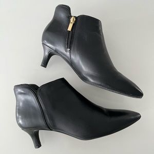 Total Motion Khalil’s Piping Bootie • size 8